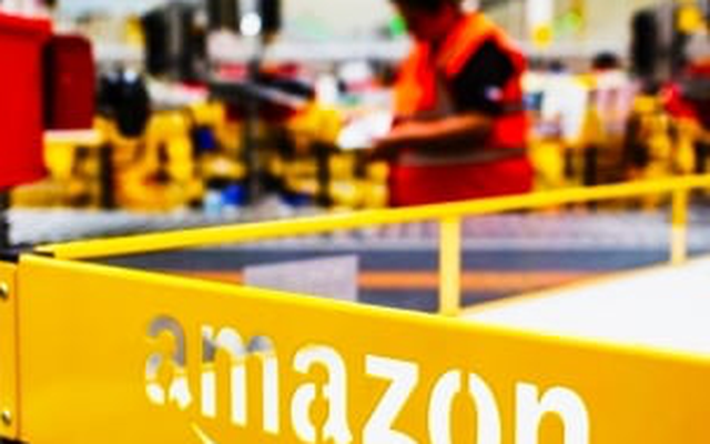 Amazon bị phạt 32 triệu euro vì giám sát nhân viên quá mức