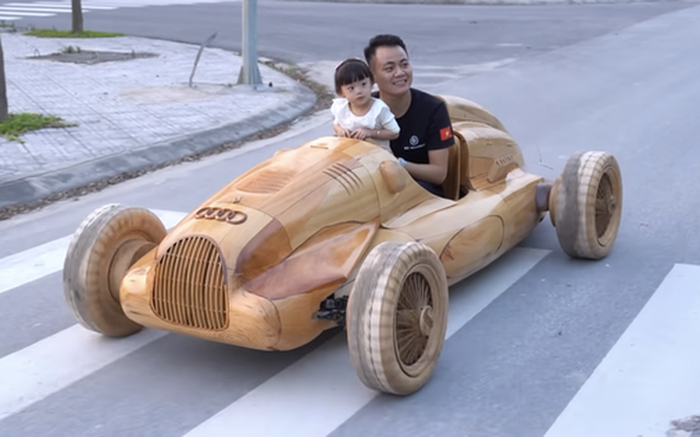 Ông bố 9X mất 3 tháng làm xe đua gỗ tặng con gái: Động cơ điện, bánh xe 'full' gỗ khắc gọt cực tỉ mỉ