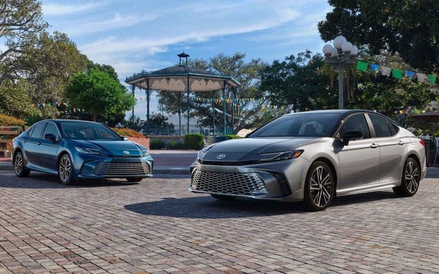 'Vua các dòng sedan' Toyota Camry thế hệ mới chào sân thị trường sát vách Việt Nam: tiêu thụ 4,2 lít/100 km, giá từ dưới 600 triệu đồng