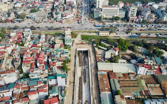 Đường dẫn xuống hầm chui Giải Phóng - Kim Đồng dần lộ diện