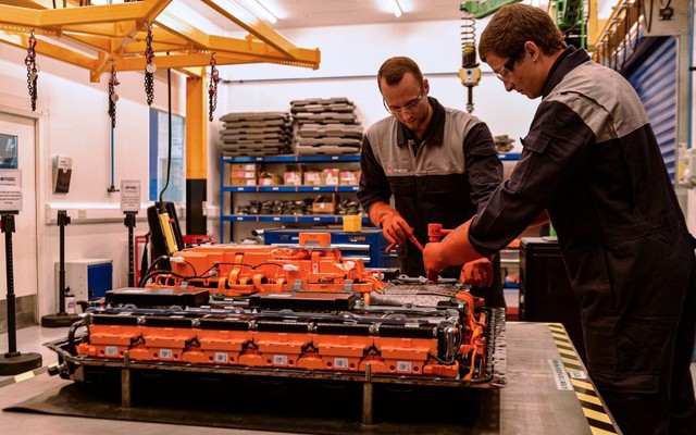 Pin ô tô điện có thể sửa được, chuyên gia ước tính mỗi lần sửa hết hơn 240 triệu nhưng vẫn rẻ hơn thay mới