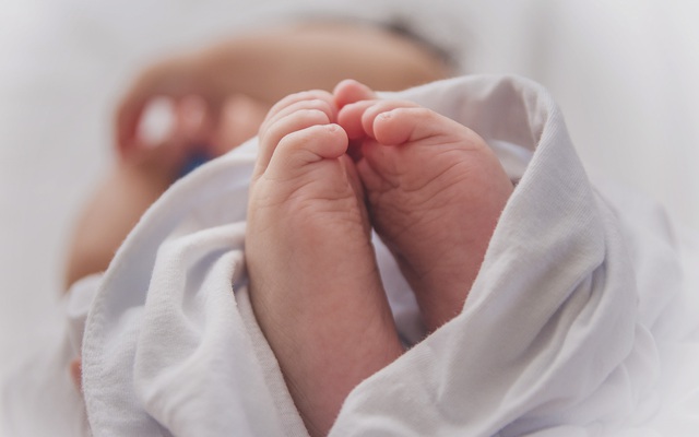 Đi khám được đẩy vào phòng mổ đẻ cấp cứu: Nữ sinh không biết bản thân đã mang thai 30 tuần