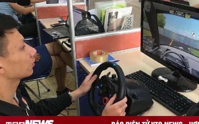 Nhiều người phản đối thi mô phỏng lái xe, Cục Đường bộ Việt Nam nói sẽ chỉnh sửa