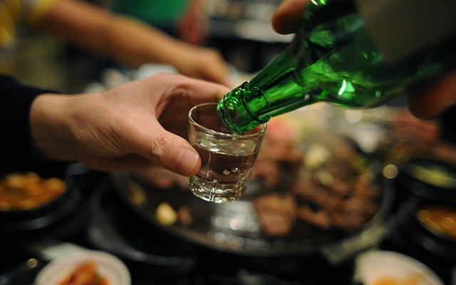 Bác sĩ cảnh báo 1 hành động nếu làm sau khi uống rượu có thể tăng nguy cơ vỡ mạch máu não