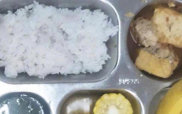 Xôn xao suất ăn trưa cho học sinh tiểu học ở Hà Tĩnh như cho 'người giảm cân’