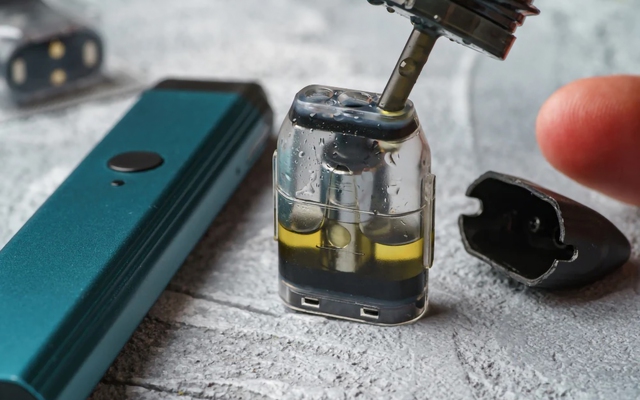 Thứ nhiều người trẻ "mê" nhưng chứa nhiều độc chất gây ung thư, tổn thương não