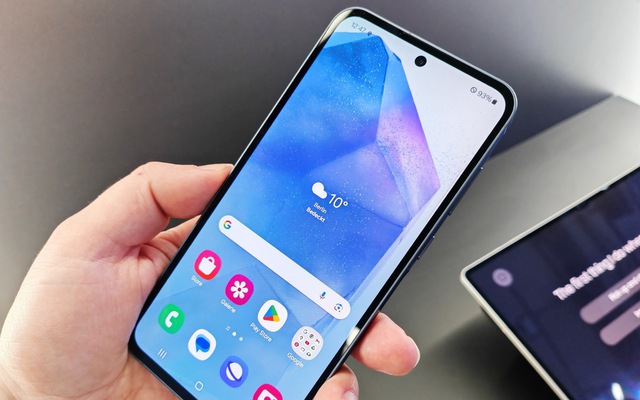 Điện thoại Samsung có màn hình "vượt mặt" iPhone 16: Giá giảm trong tháng 10, chỉ còn hơn 6 triệu