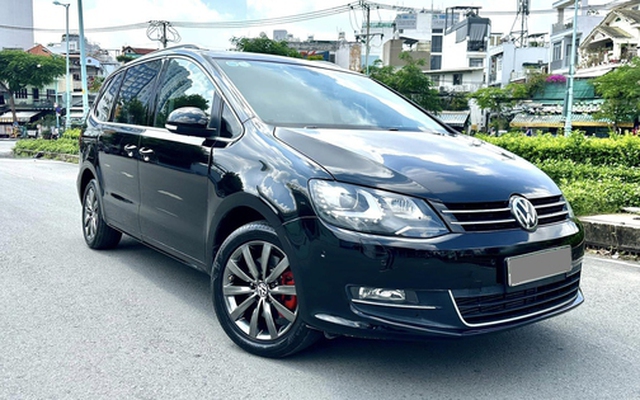 VW Sharan bán lại giá hơn 630 triệu ngang Xpander mới: Từng đắt hơn Sedona, có ghế massage, cửa nóc toàn cảnh, động cơ 220 mã lực