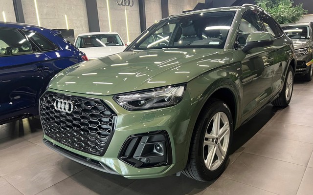 Audi Q5 Sportback về đại lý: Bản Black Edition, màu giống A8L, giá 2,49 tỷ đồng, rẻ cả trăm triệu so với X4 và GLC 300 Coupe