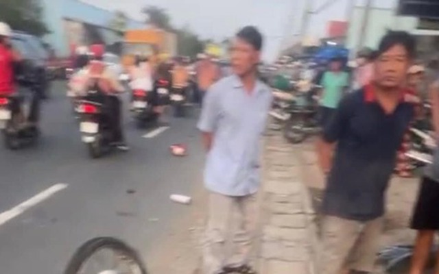 CLIP: Cán bộ ngân hàng lái ô tô tông chết người rồi bỏ chạy