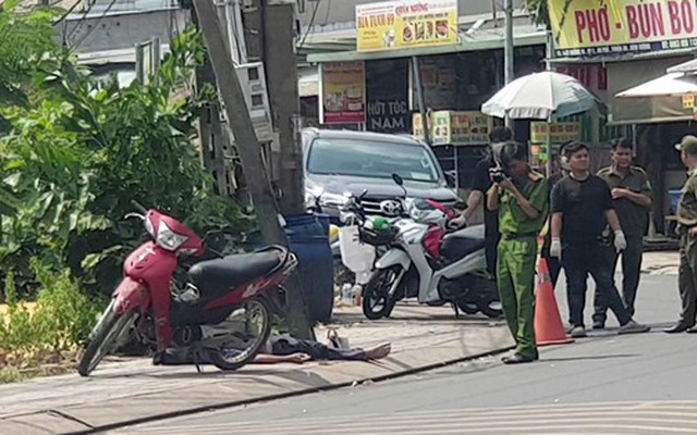 Phát hiện người đàn ông tử vong trên xe máy ven đường ở Bình Dương