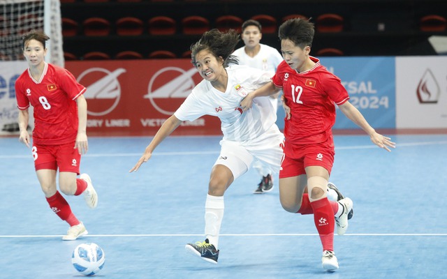 TRỰC TIẾP Việt Nam 3-0 Indonesia: Tuyển Việt Nam liên tục "bắn phá" khung thành đối phương