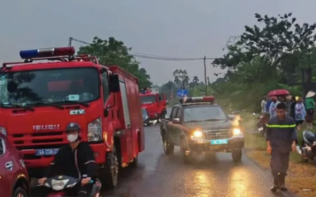 Nỗ lực tìm kiếm 5 học sinh bị nước cuốn mất tích trên sông Hồng