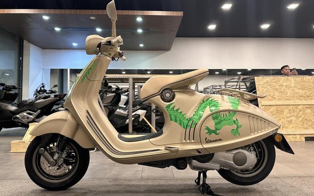 Vespa 946 phiên bản Rồng hết sốt, rớt giá 200 triệu đồng