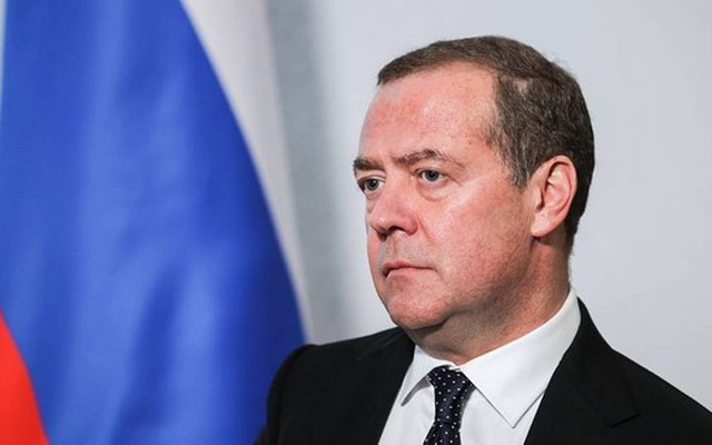 Ông Dmitry Medvedev úp mở về khả năng Nga tấn công căn cứ của NATO