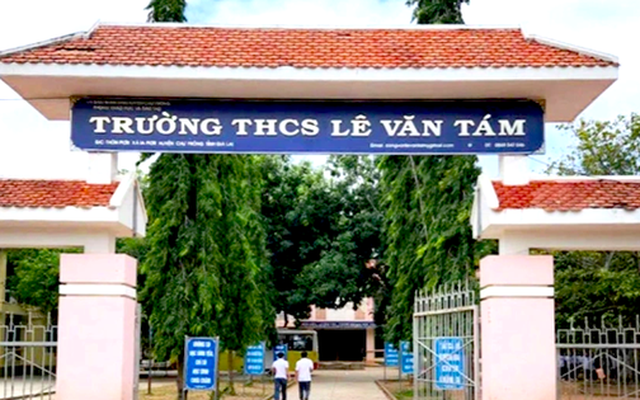 Nghi vấn hiệu trưởng không đi làm cả tháng vì bị...đòi nợ