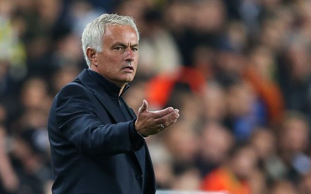 Mourinho lại dính án phạt vì phát ngôn gây sốc