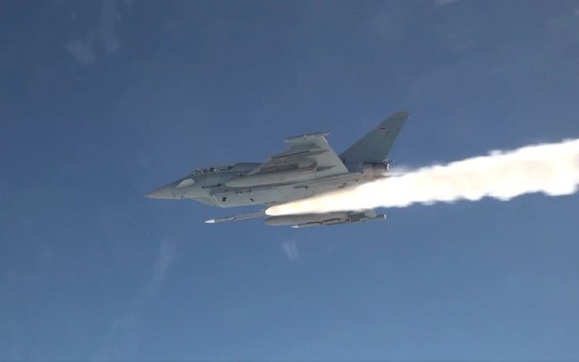 Tên lửa Meteor lần đầu được phóng từ tiêm kích Eurofighter