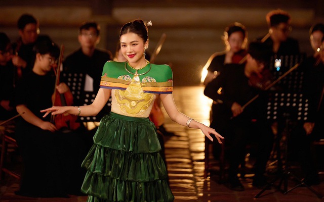 Profile "khủng" của nữ ca sĩ GenZ biểu diễn cùng HIEUTHUHAI tại Festival âm nhạc lớn nhất năm 2024