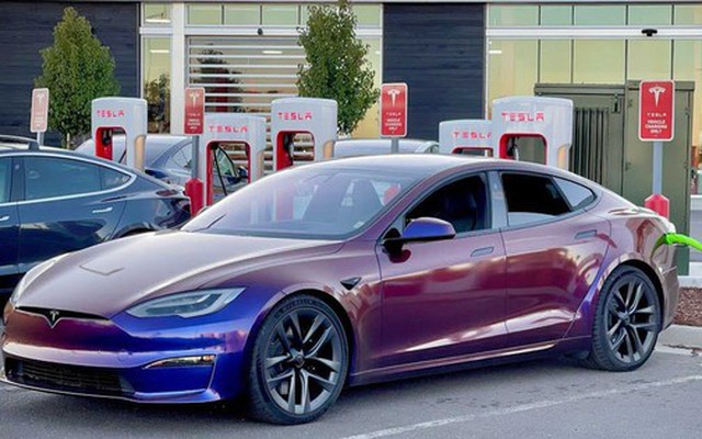 Doanh số sụt giảm, Tesla đành lòng cho chủ xe mới sạc miễn phí trọn đời nhằm cứu vãn tình hình