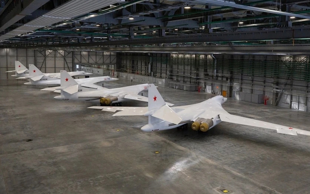 Không quân nhận hàng loạt oanh tạc cơ Tu-160 vào năm 2025