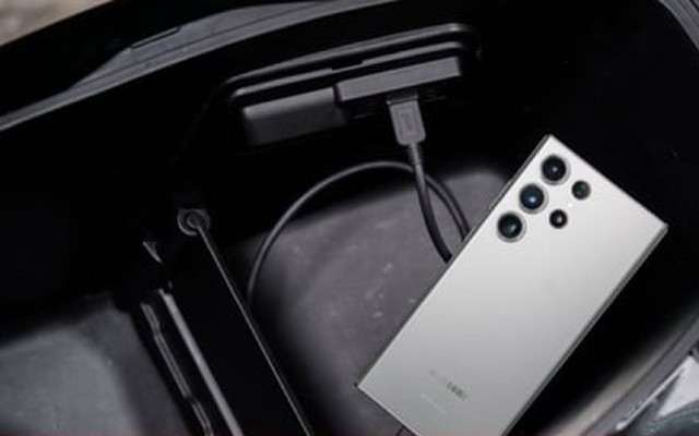 Có nên để điện thoại trong cốp xe máy?