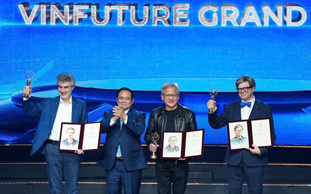 Giải thưởng chính 3 triệu USD VinFuture 2024 được trao cho 4 nhà khoa học và CEO NVIDIA Jensen Huang