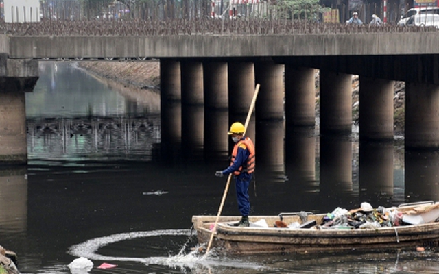 Cận cảnh 5 con sông ô nhiễm ở Hà Nội, gánh lượng rác, nước thải khổng lồ