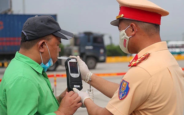 Đề xuất xử lý hình sự với tài xế vi phạm nồng độ cồn mức cao tại Việt Nam liệu có khả thi?