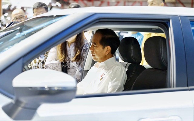 Tổng thống Indonesia trải nghiệm xe VinFast, hãng xe của ông Phạm Nhật Vượng hé lộ kế hoạch lớn tại xứ vạn đảo