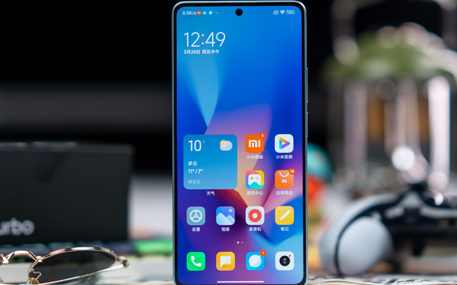 "4 smartphone này sắp khiến thị trường bùng nổ" - Báo Trung Quốc nói lý do đừng vội đổi điện thoại!