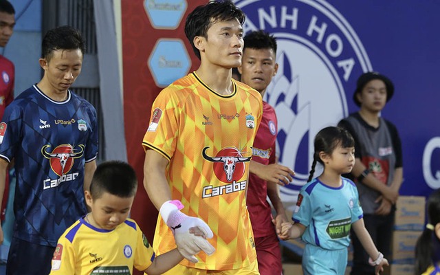 Bùi Tiến Dũng nhận món quà đặc biệt từ HAGL, thêm động lực tỏa sáng tại V.League