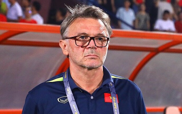 Vòng đấu "nhập viện" và vận xui lạ kỳ liên tục ám ảnh HLV Troussier ở V.League