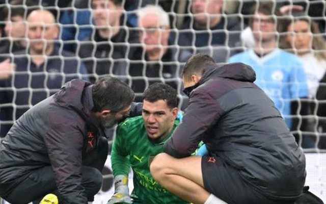 Ederson báo 'tin dữ' cho Pep Guardiola