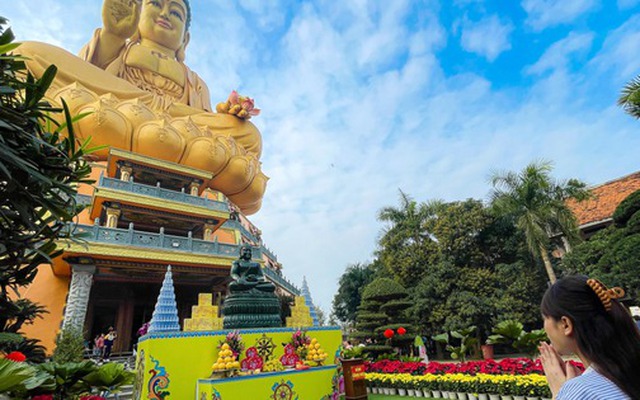 Cận cảnh tượng Phật cao 72 m ở Hà Nội