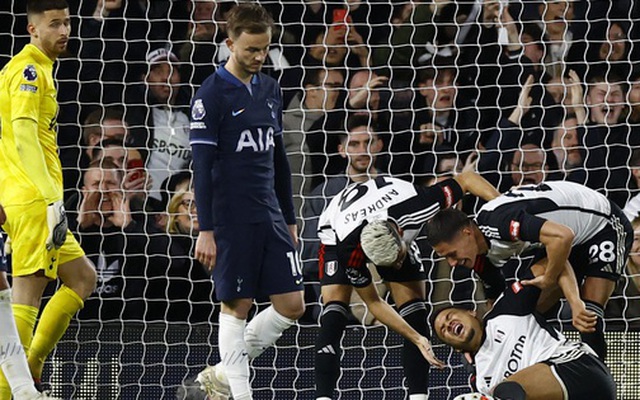 Tottenham thua sốc trận derby London, sân Craven Cottage mở hội