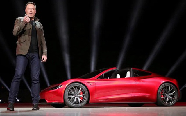 Elon Musk: Chiếc Tesla tiếp theo sẽ "không chỉ đơn giản là một chiếc xe", sử dụng công nghệ tên lửa của SpaceX và có thể... bay?