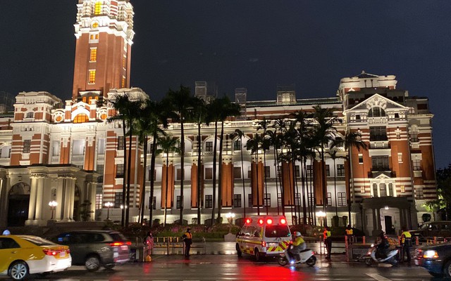 Súng nổ ở dinh lãnh đạo Đài Loan, một cảnh vệ gục xuống - Chuyện gì xảy ra?
