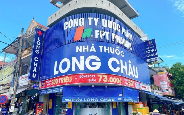 Chuyện kể trước ngày FPT Long Châu thành "viên ngọc rồng" thu hơn 15.000 tỷ/năm: Chủ tịch Nguyễn Bạch Điệp phải leo thang chất hàng lên kệ, "nhà thuốc lớn nhất Sài Gòn mà cái gì cũng viết giấy"