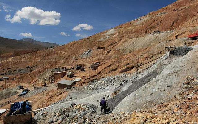 Phong tỏa công trường bất ngờ bịt kín hố sâu 600m, “kho tài nguyên” dùng 1.200 năm không hết được phát hiện, công nghệ cao được đưa vào