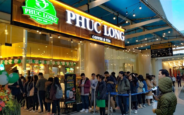 (Fact) Kinh tế càng khó, người Việt càng "chăm" đi cà phê: Cứ 10 người lại có 3 người đi cà phê 1-2 lần/tuần, một nửa sẵn sàng chi cho 1 cốc Highlands Coffee, Phúc Long,...