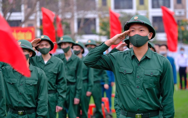 Bộ Quốc phòng nói gì về lý do tạm hoãn gọi nhập ngũ người trúng tuyển đại học?