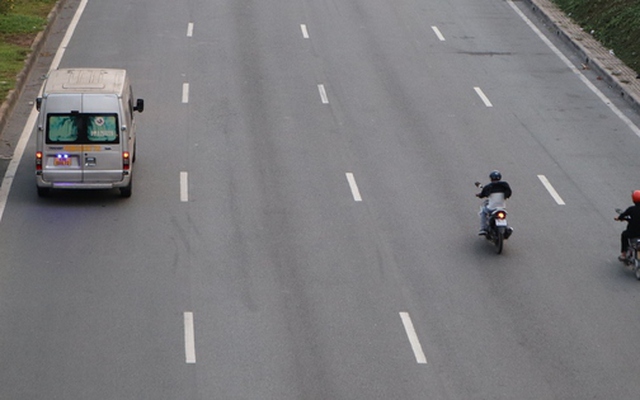 TP HCM: Hãi hùng xe máy lao vun vút vào đường cấm