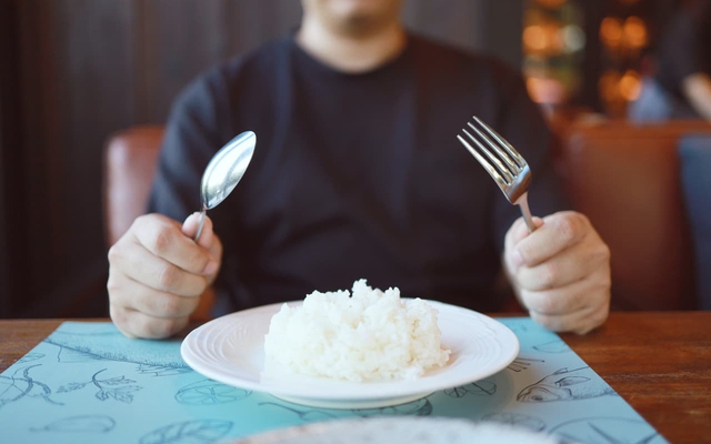 Sau nửa năm không ăn cơm, người đàn ông 54 tuổi đi khám nhận kết quả ngỡ ngàng