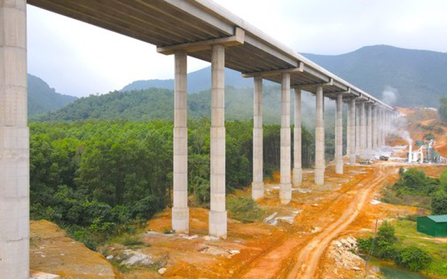 Hình hài những cây cầu 'khủng' vượt cạn trên tuyến cao tốc Bắc Nam
