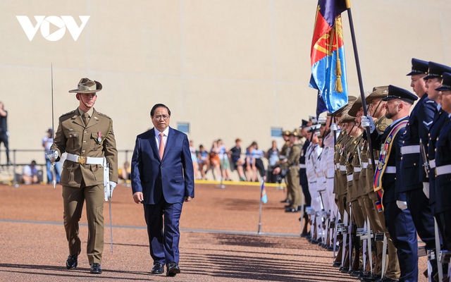 Australia bắn đại bác chào mừng Thủ tướng Phạm Minh Chính