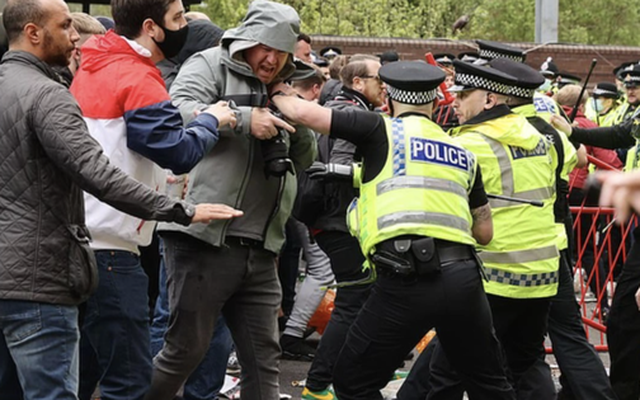 Cảnh sát Merseyside tăng cường phong tỏa trước trận "siêu kinh điển" nước Anh