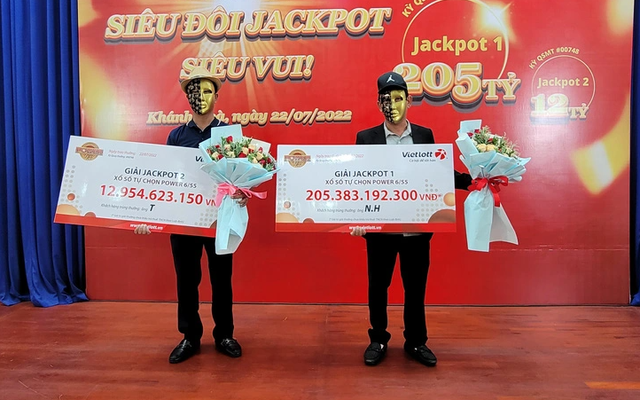 Nếu trúng Jackpot trăm tỷ của Vietlott, các "tỷ phú xổ số" thực nhận về bao nhiêu?