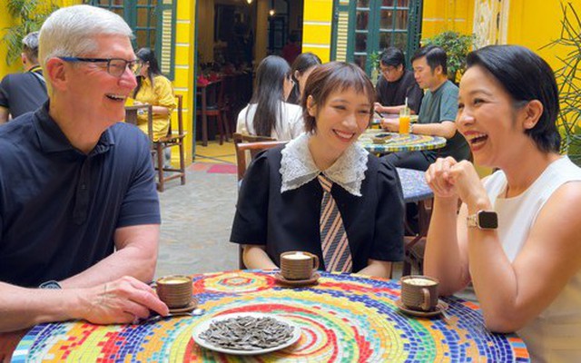 CEO Tim Cook uống cafe trứng và ăn hạt hướng dương cùng Mỹ Linh - Mỹ Anh ở Hà Nội