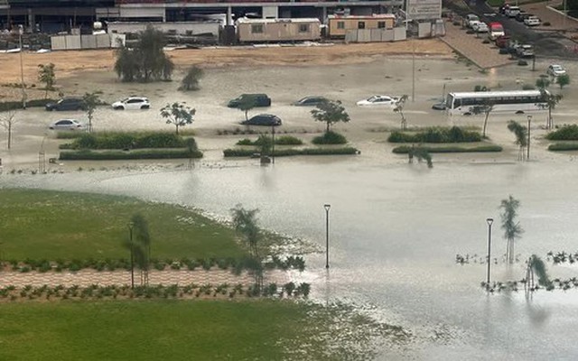 Dubai mưa xối xả: Thời tiết hỗn loạn vì công nghệ tạo mưa?